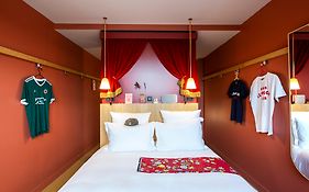 Mob Hotel Paris Les Puces